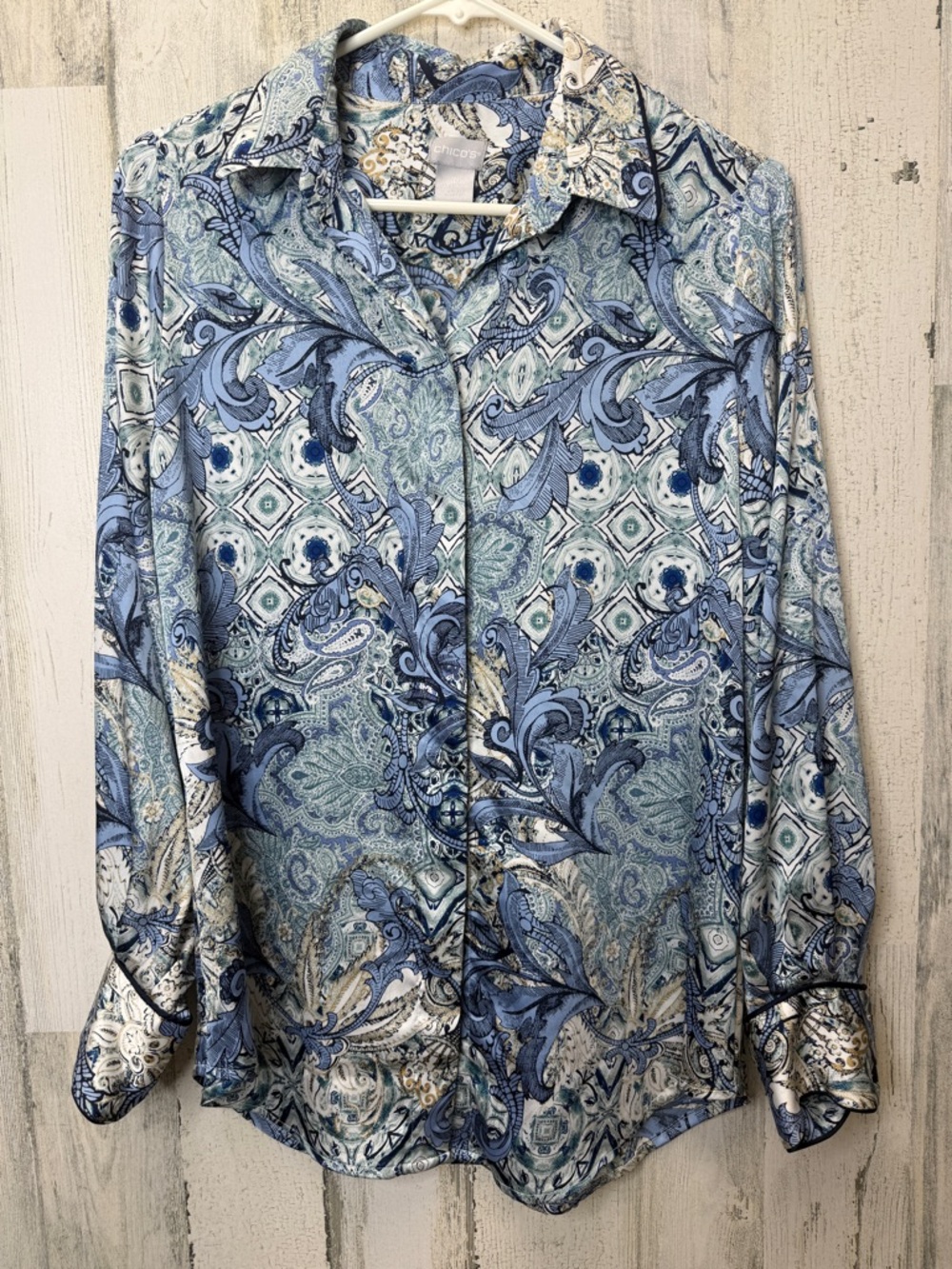 Chico's Light Blue Paisley & Tile Print Button-Up Shirt